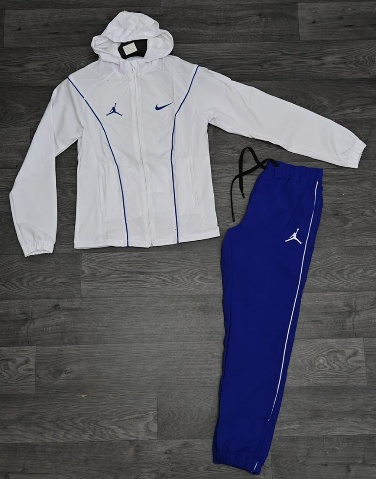 NIKE JORDAN WINDBREAKER