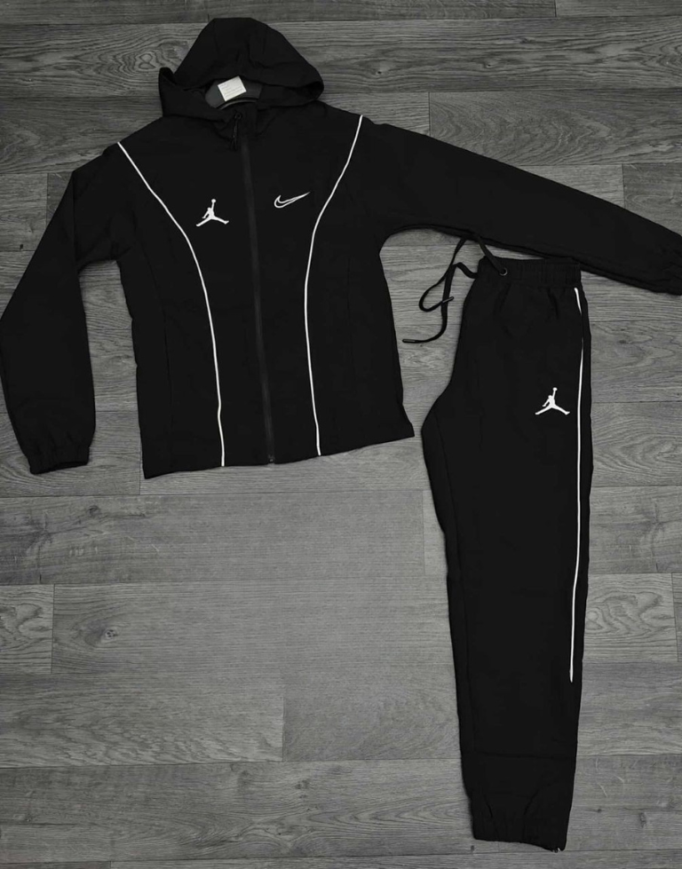 NIKE JORDAN WINDBREAKER