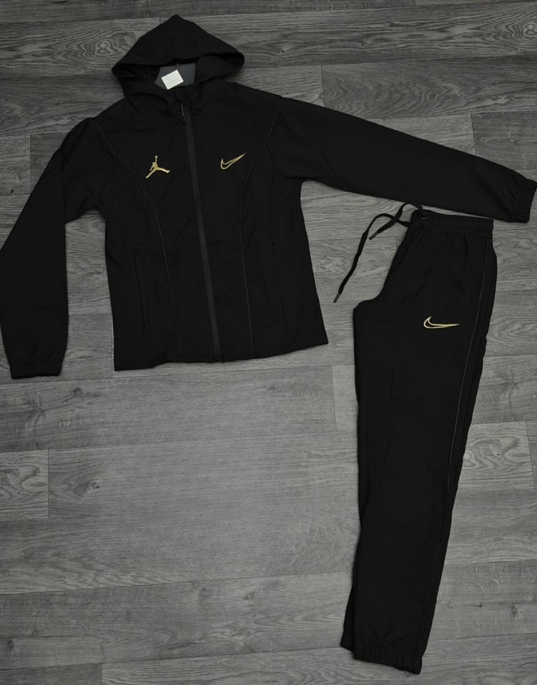 NIKE JORDAN WINDBREAKER
